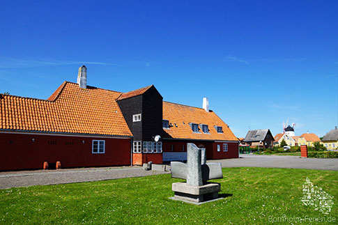 Das Gudhjem Museum im alten Bahnhofsgebäude von Gudhjem, Insel Bornholm, Dänemark