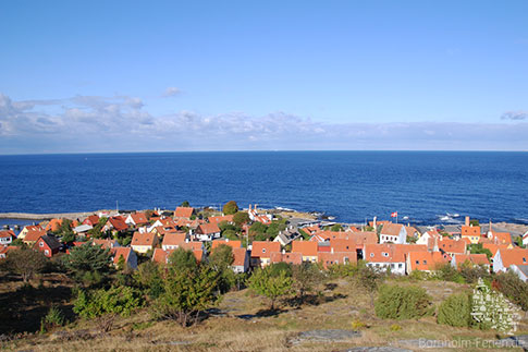 Blick vom Bokul Aussichtspunkt auf Gudhjem, Insel Bornholm, Dänemark