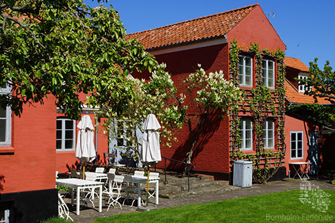 Der schöne Garten von Oluf Høst hinter dem Museum, Gudhjem, Bornholm