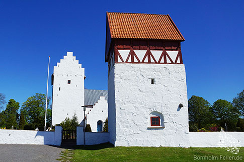Der Glockenturm der Sankt Bodils Kirke, Insel Bornholm, Dänemark