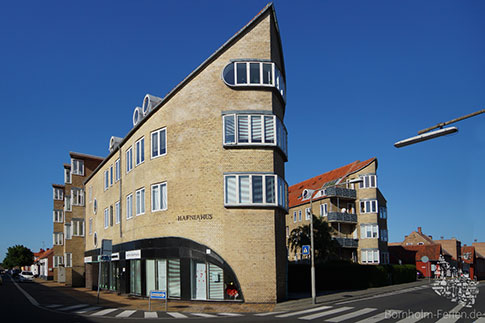 Das Hafniahus vom Architekten Ib Lunding in Roenne, Insel Bornholm, Daenemark