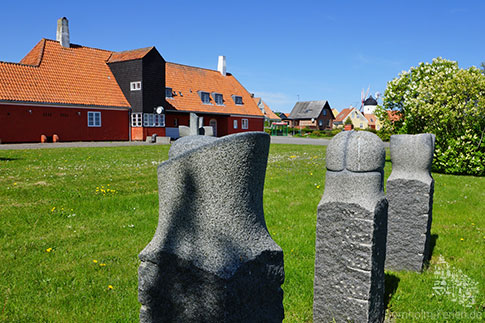 Skulpturen im Garten des Gudhjem Museum, Insel Bornholm, Dänemark
