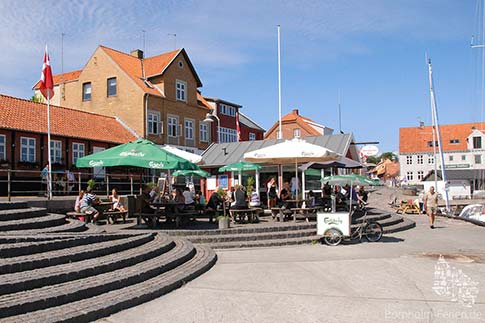 Der Hafengrill-Imbiss am Hafen von Allinge, Insel Bornholm, Dänemark