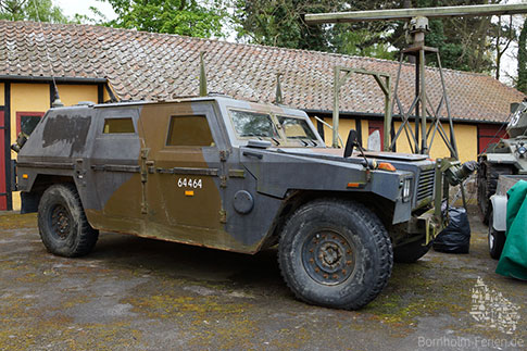 Militär-Fahrzeug auf dem Hof des Verteidigungsmuseums, Rønne, Bornholm