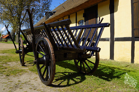 Pferdefuhrwerk auf dem Museumsbauernhof Melstedgård, Bornholm