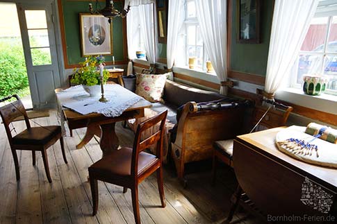 Die Zimmer von Erichsens Gård sind komplett im Stil des 19. Jahrhunderts eingerichtet, Rønne, Bornholm, Dänemark